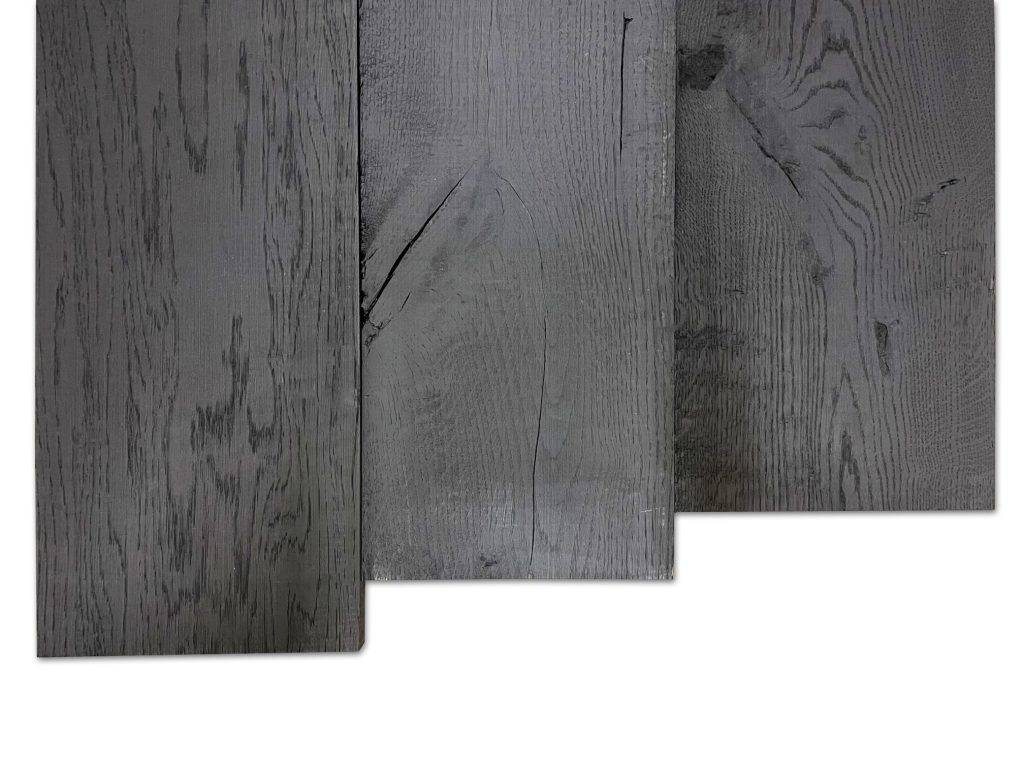 Massief eiken plank carbon black. Massief eiken planken met een rustieke uitstraling. Bij Woodstyles volop uit voorraad te verkrijgen in drie verschillende kleuren. Grey wash, middle grey en carbon black. Kies zelf uw favoriete kleur. Met een afmeting van 19 mm dik, 19,5 cm breed en 250 cm lang, zijn dit ideale planken om op allerlei manieren te kunnen gebruiken. Woodstyles biedt u deze planken ook voor een zeer scherpe prijs aan!