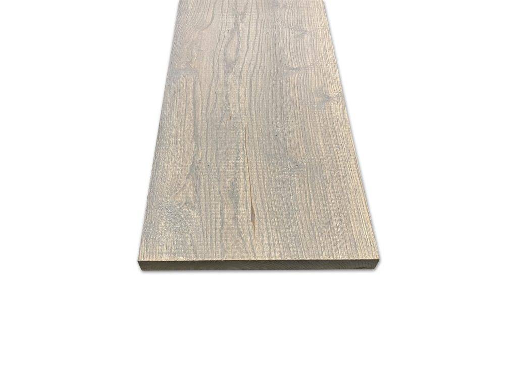 Massief eiken plank grey wash. Massief eiken planken met een rustieke uitstraling. Bij Woodstyles volop uit voorraad te verkrijgen in drie verschillende kleuren. Grey wash, middle grey en carbon black. Kies zelf uw favoriete kleur. Met een afmeting van 19 mm dik, 19,5 cm breed en 250 cm lang, zijn dit ideale planken om op allerlei manieren te kunnen gebruiken. Woodstyles biedt u deze planken ook voor een zeer scherpe prijs aan!